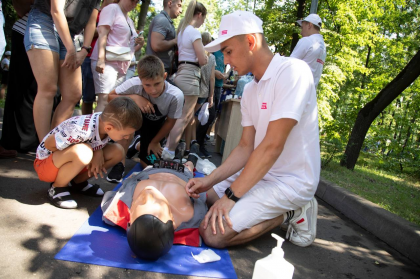 Студент, специалист, спортсмен, общественник, и наконец, красавец